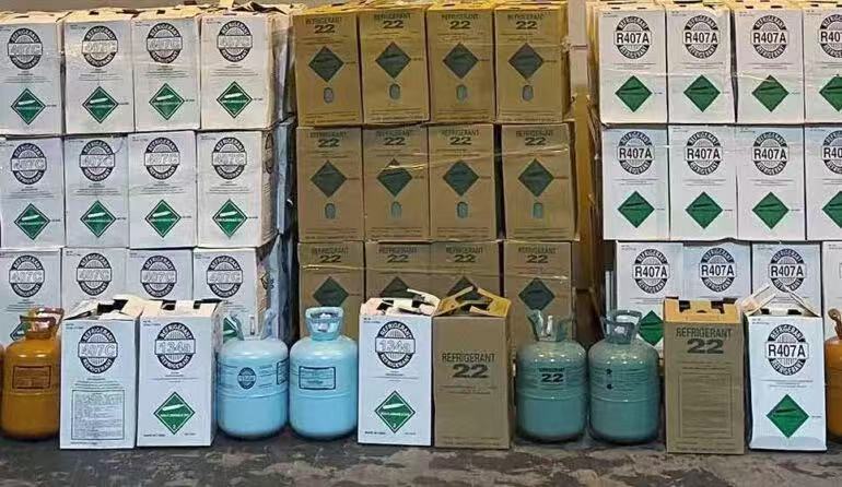 Range of refrigerant cylinders including R-407A, R-134a and R-22
